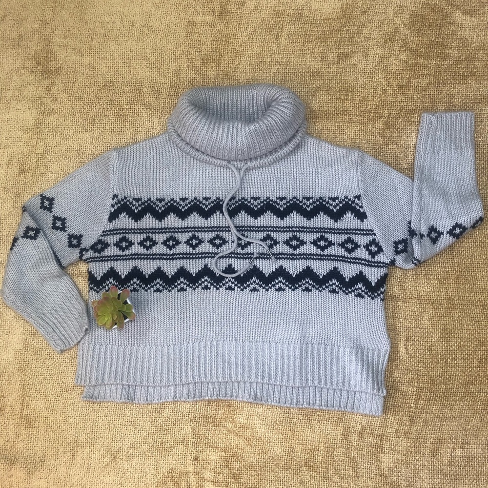 Moon & Madison Cropped string Turtle/Cowl Neck SzM